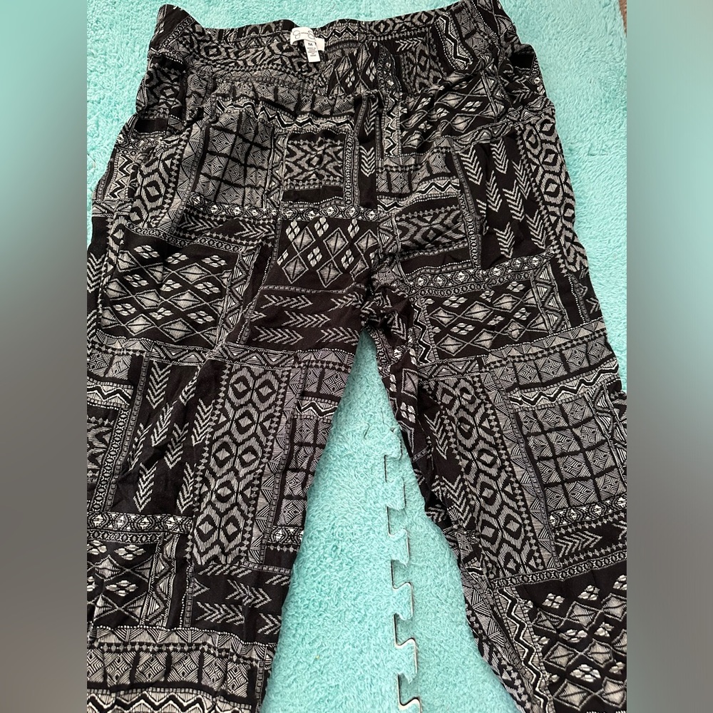 Jessica Simpson Capri Pants Size M